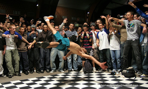 break_dancer_flip_crowd break_dancer_flip_crowd